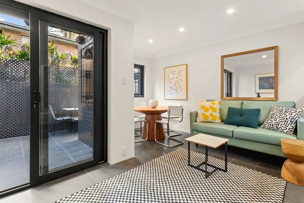 Woolloomooloo 2 Slaapkamer Rare semi-detached residence with north-facing courtyard