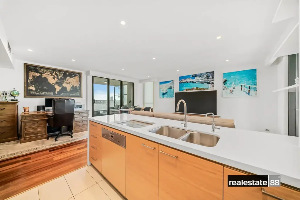 East Perth 2房  LEVEL 18 LUXURY CITY RESIDENCE WITH SOUTH & NORTH FACING BALCONIES
