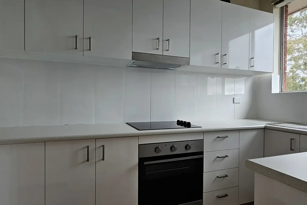Updated Top Floor One-Bedroom Unit in a Convenient Location