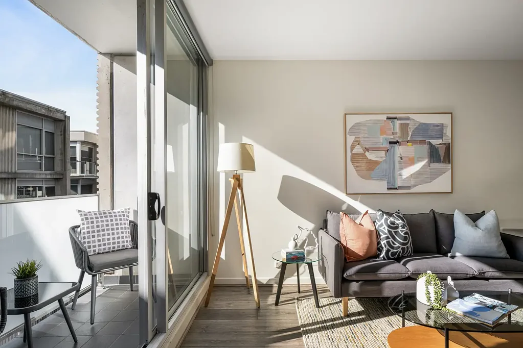 East Melbourne 2房 Tribeca社区 60平米两卧 现代奢华 开放式布局 游泳池健身房 靠近Powlett Reserve 电车达CBD 城市与宁静结合 Stylish Two-Bedroom Apartment in Iconic East Melbourne