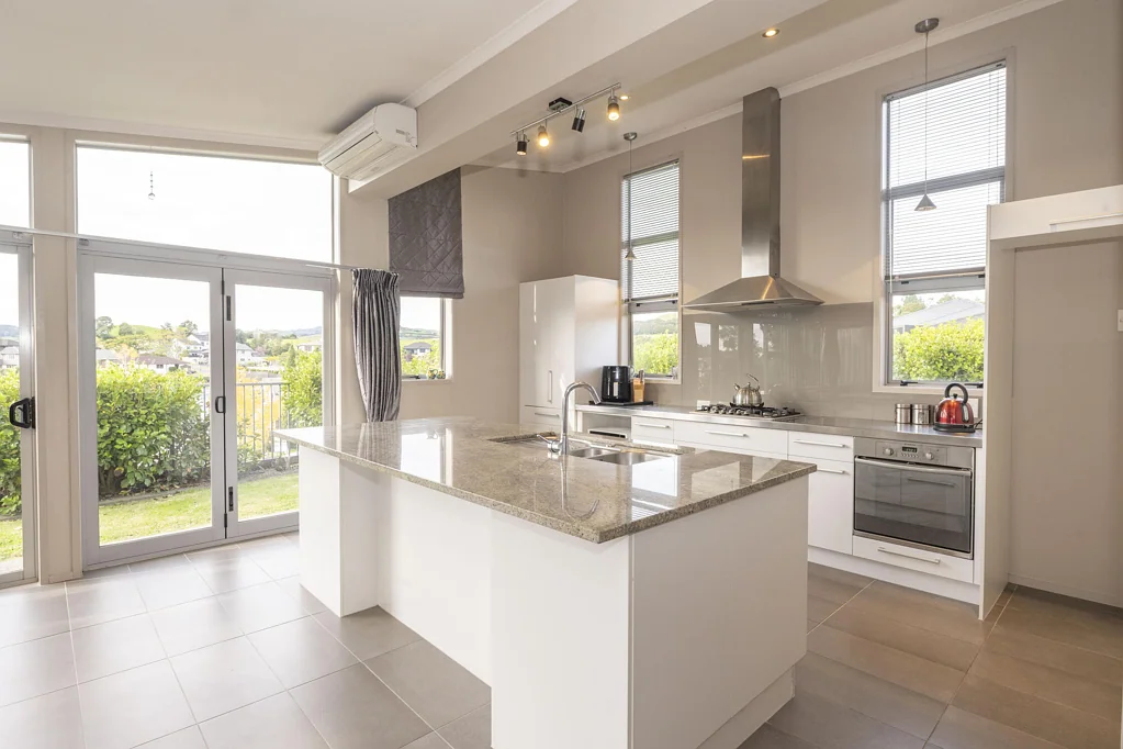 Ohauiti 4房  Elevated living with Mount views
