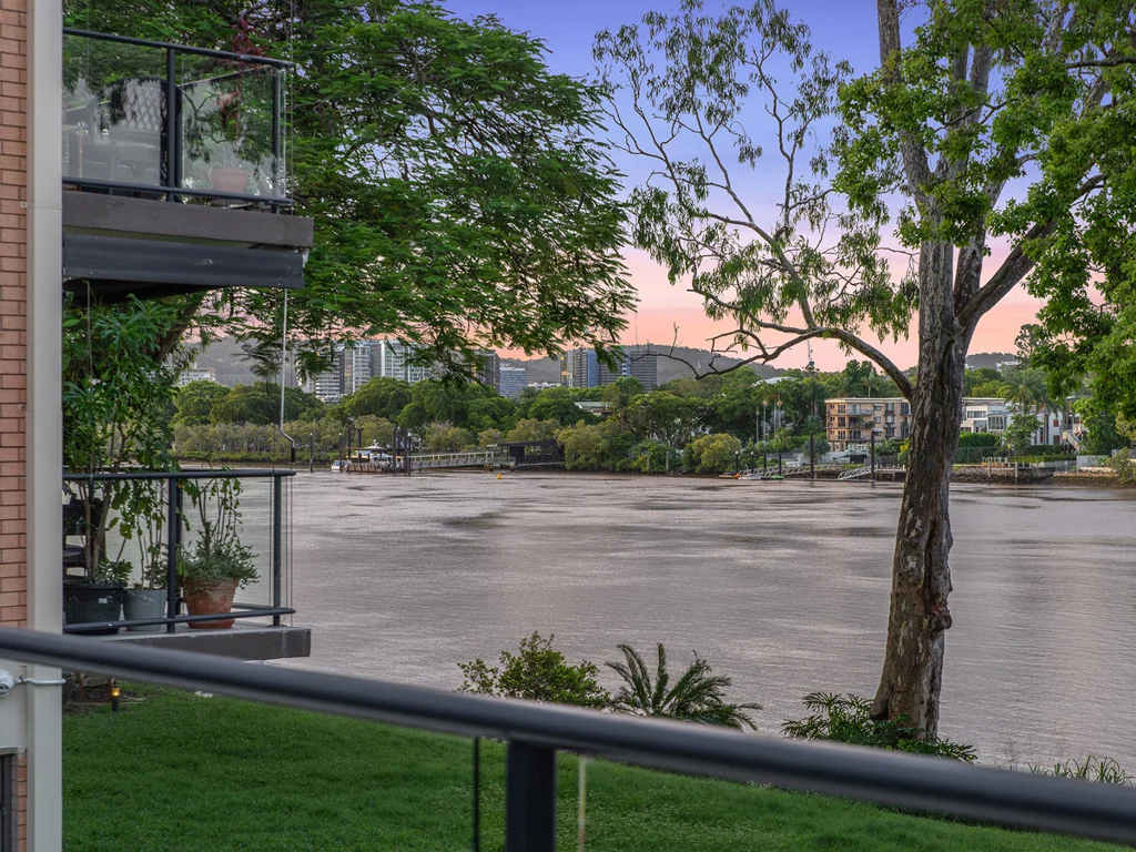 2/136 Macquarie Street, St Lucia, QLD 4067