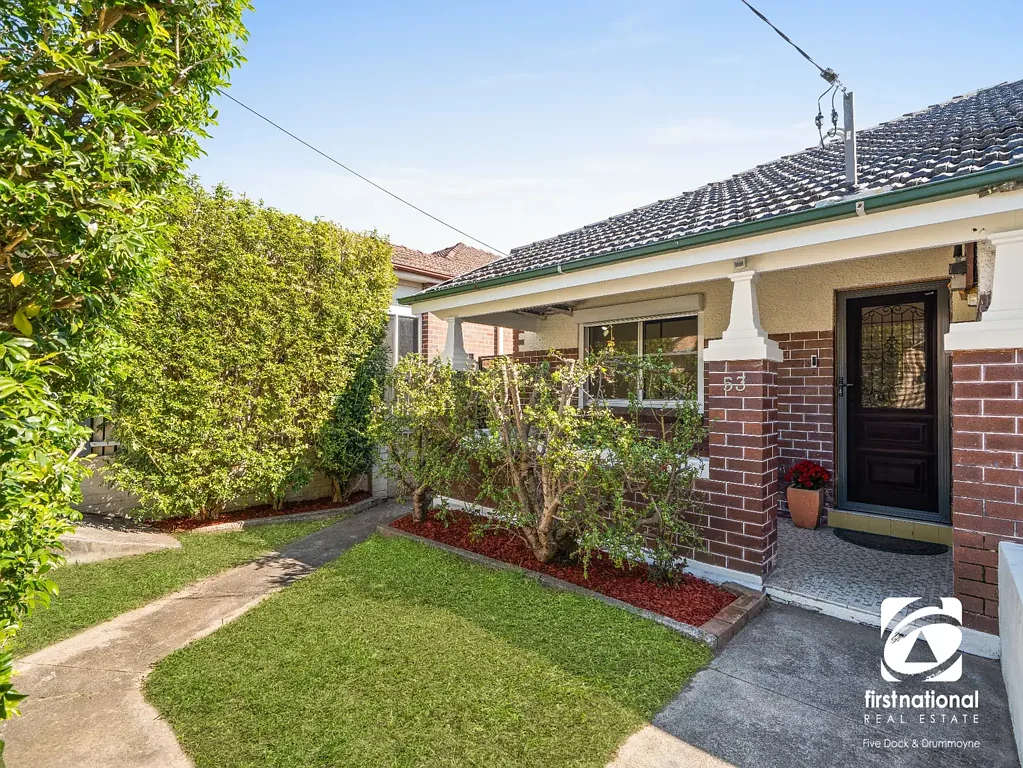 Five Dock 2ਬੈੱਡਰੂਮ Charming two bedroom semi detached home