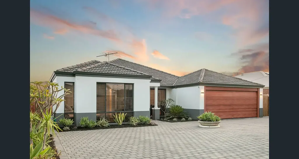 Fully Furnished & Equipped Family Home with Theatre & Spa Ensuite!