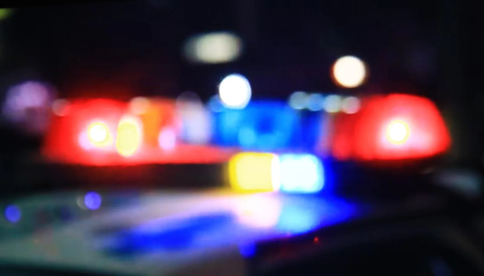突发!奥克兰住宅区再闻枪响,1人受伤入院,大批武装警察到场