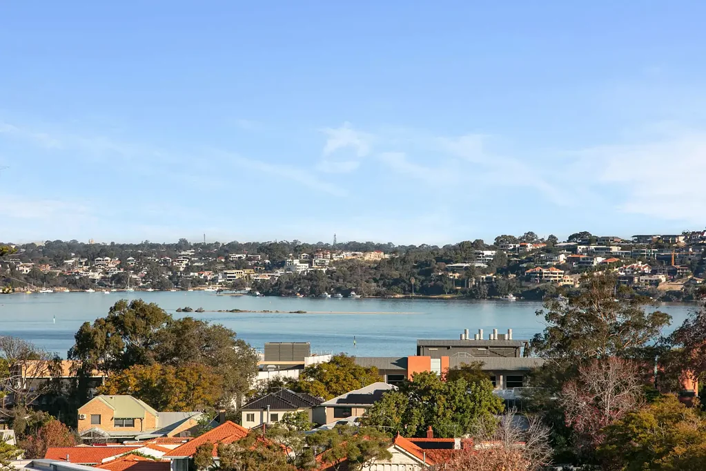 Claremont 3 Bedroom Panoramic river Views