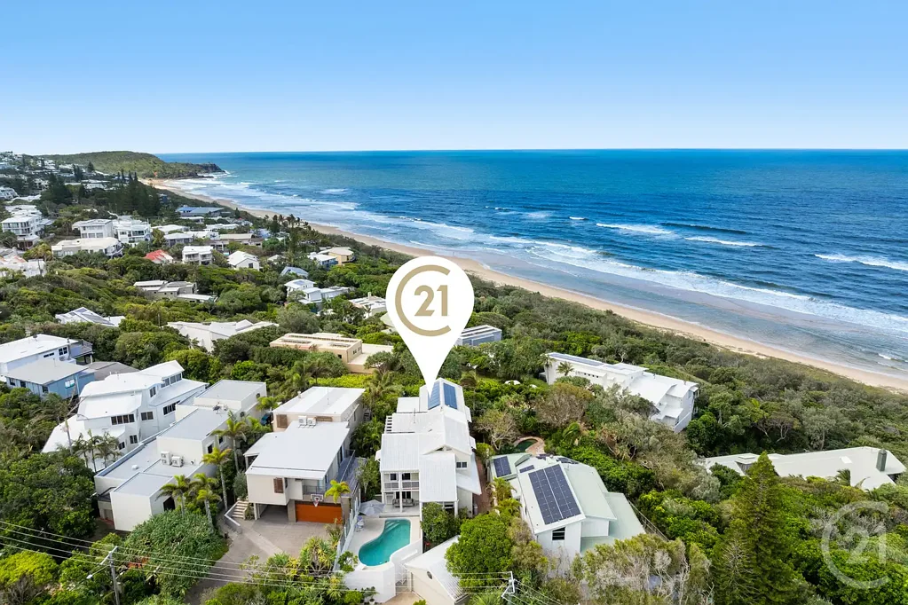Sunshine Beach 4 Bedroom The Ultimate Beach House, Just Steps Away from the Sand