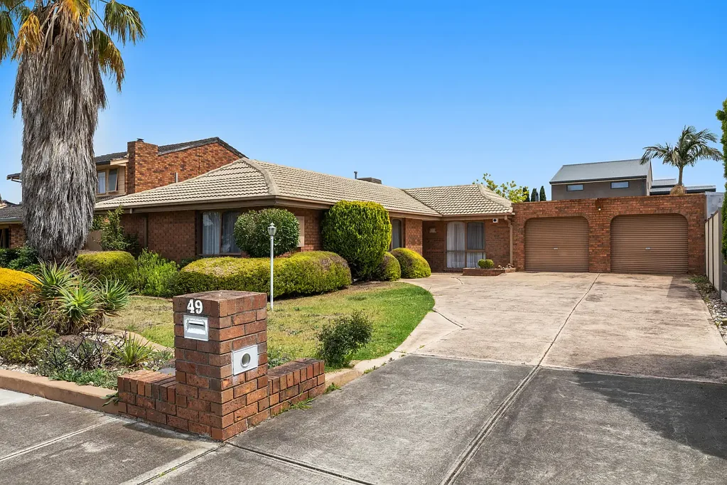 Taylors Lakes 3침실 Cherished Family Classic in Prime Taylors Lakes Location!