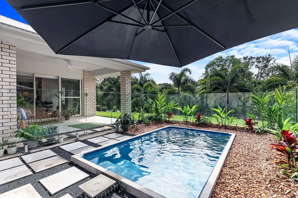 Dundowran Beach 4Kwarto Immaculate Near-New Home in Highly-Sought Locale