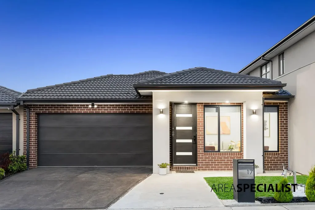 17 Whispering Way, Clyde North, VIC 3978