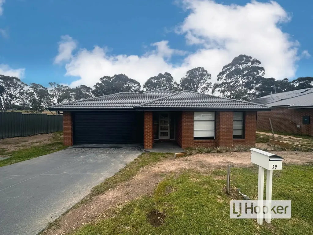 FAMILY HOME IN EAGLE POINT