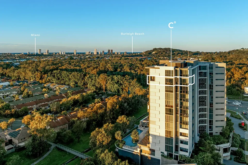 Burleigh Heads 3غرفة نوم Sub-Penthouse Luxury with Panoramic Ocean, Skyline & Hinterland Views