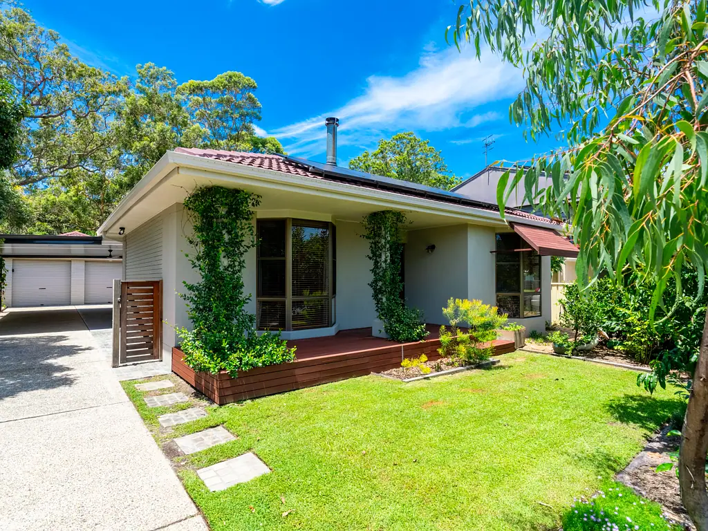Hawks Nest 3 Bedroom Elegant Single-Level Home with Peaceful Bushland Views