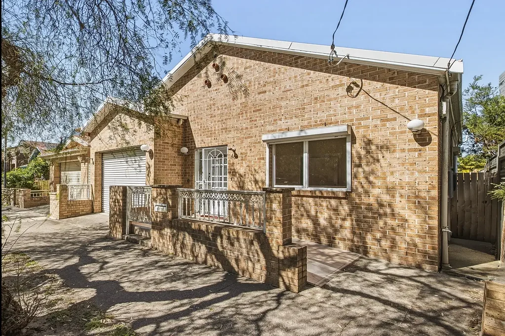 Mascot 3Moenga Deceased Estate - Spacious North-Facing Home with Endless Potential