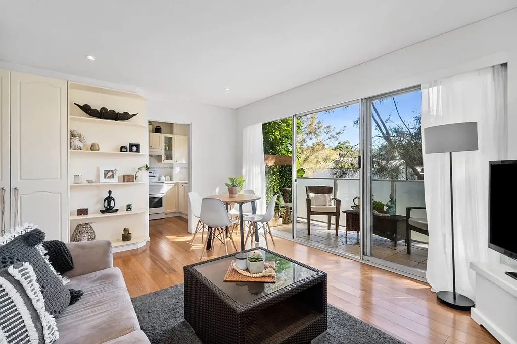 Spacious Sun Drenched Apartment