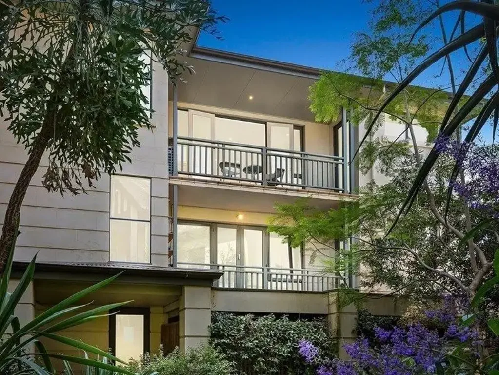 Elwood 2침실 Modern Two-Bedroom Apartment in Prime Top-Floor Position
