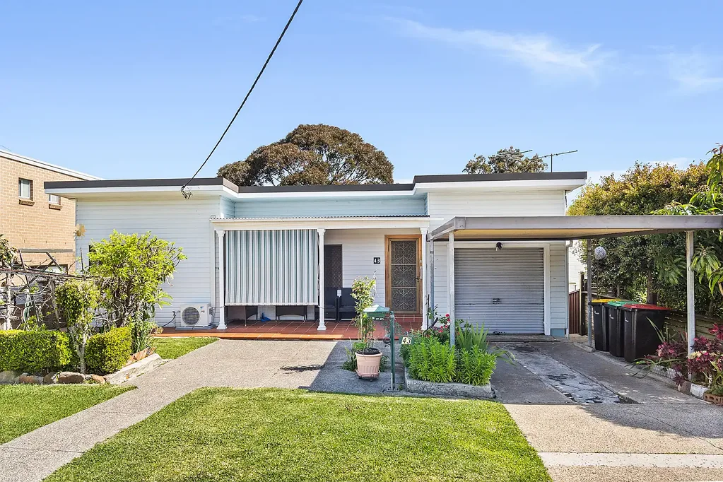 Spacious 2-Bedroom Home with Multiple Living Areas & Entertainer's Delight!