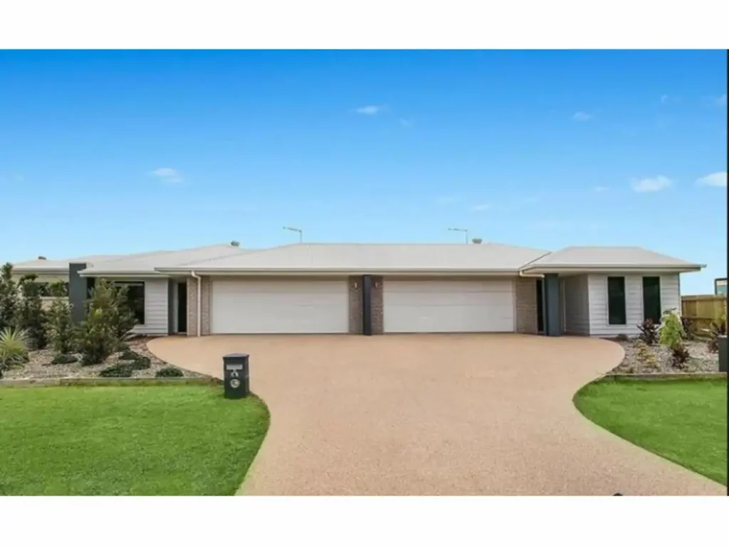 Norman Gardens 8कमरा 2 x Modern 4-bedroom, 2 Bathroom, 2 car garage Duplex with great potential...