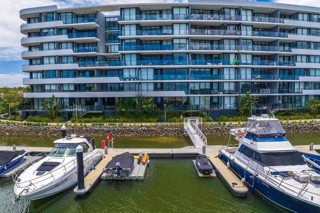 Hope Island 2 Bedroom Rare Waterfront Ground Floor 120 m2 Apartment access to Waterfront  Large Balcony. High Security but super relaxed lifestyle ,watch the boats go by.