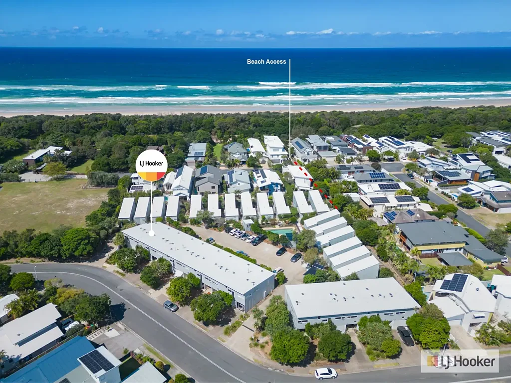 Casuarina 3 Bedroom Stunning Beachside Townhouse - Relaxed Coastal Living Awaits!