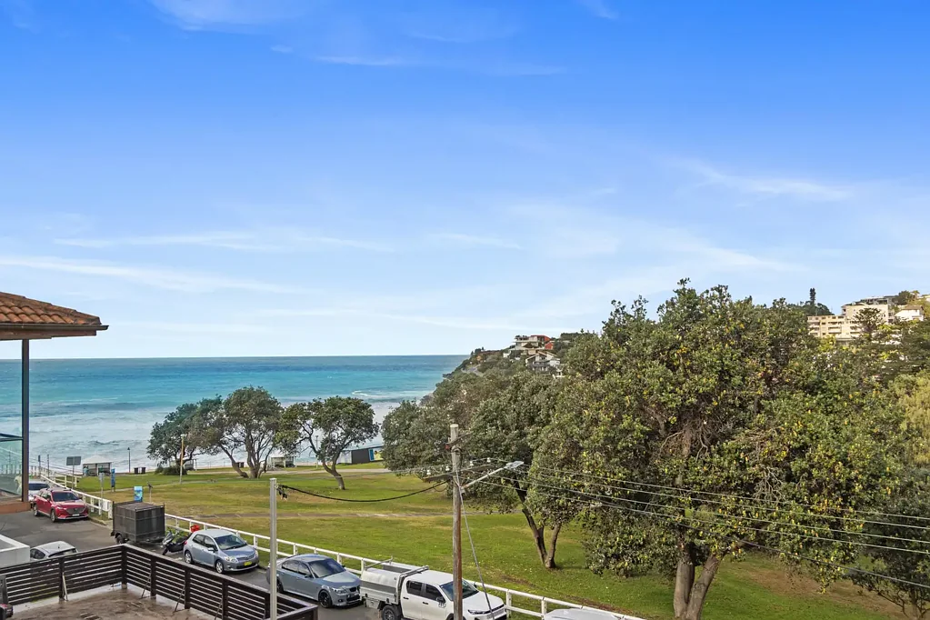 JUST FOOTSTEPS TO BRONTE BEACH...LIVE AN ICONIC BEACH LIFESTYLE!