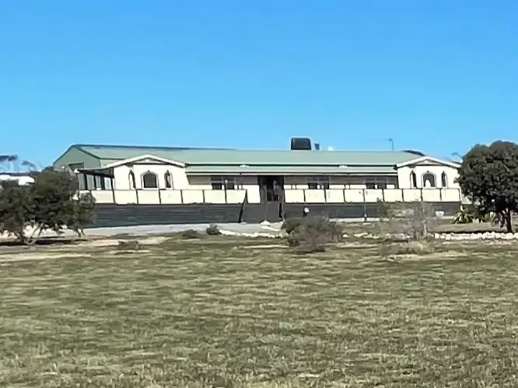 Ceduna Waters 3कमरा Expansive 3-Bedroom & study Home on 7+ Acres with Ultimate Shed & Infrastructure