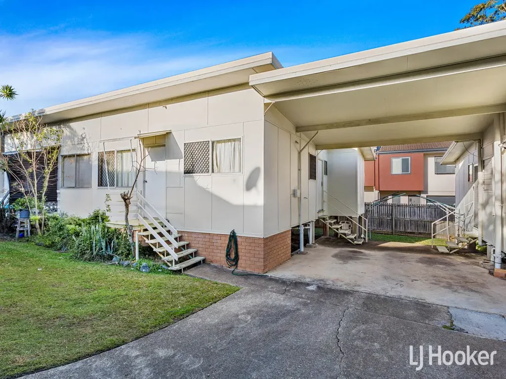 2 bedroom Unit Offering Comfort and Convenience - *6 month l