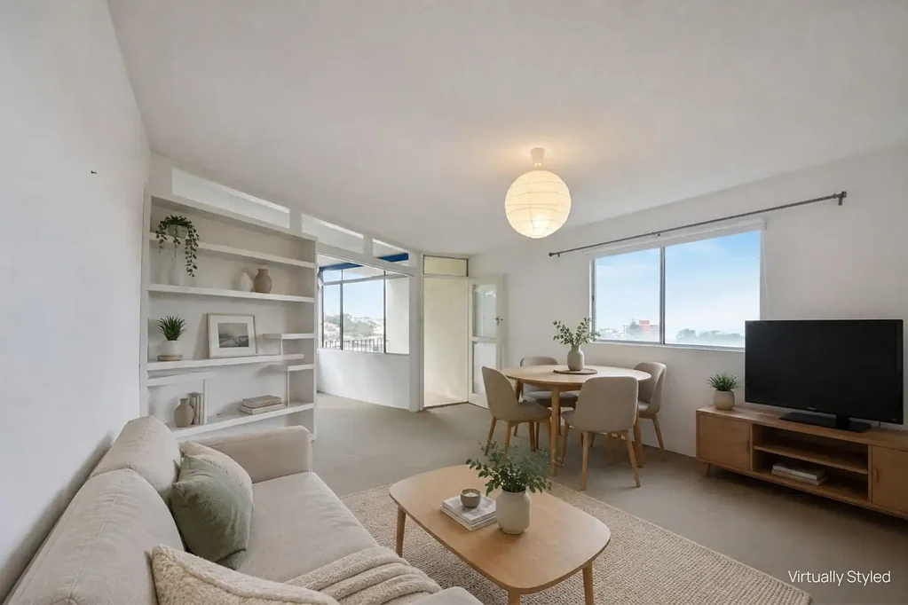 LEAFY RETREAT OVERLOOKING BRONTE WITH PARKING
