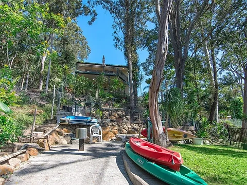 Burleigh Heads 5 Bedroom Dual-Living Potential – Waterfront Home in Burleigh Heads