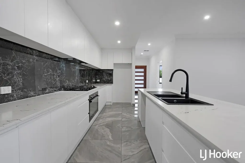 Kelmscott 4chambre ON HOLD until 01/07/2026