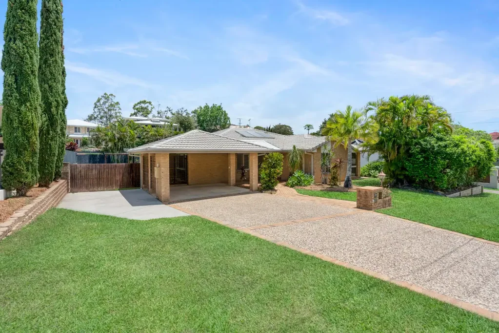 Chermside West 4Kwarto Absolute Lifestyle Perfection - Immaculate Lowset on 1,012m²