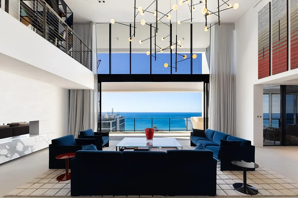 Broadbeach 5Moenga Landmark Luxury Penthouse: Two Lavish Levels, Encircled by 360° Views