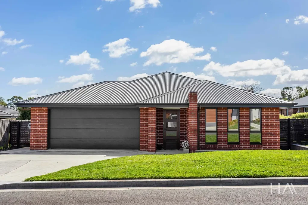 Legana 4房  Spacious Family Living in a Quiet, Convenient Location