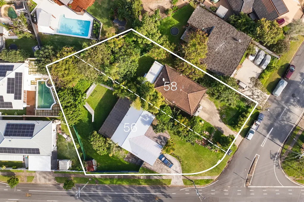 Southport 8房  Prominent Corner Development Opportunity - Two Titles, Offered in One Line or Available Separately