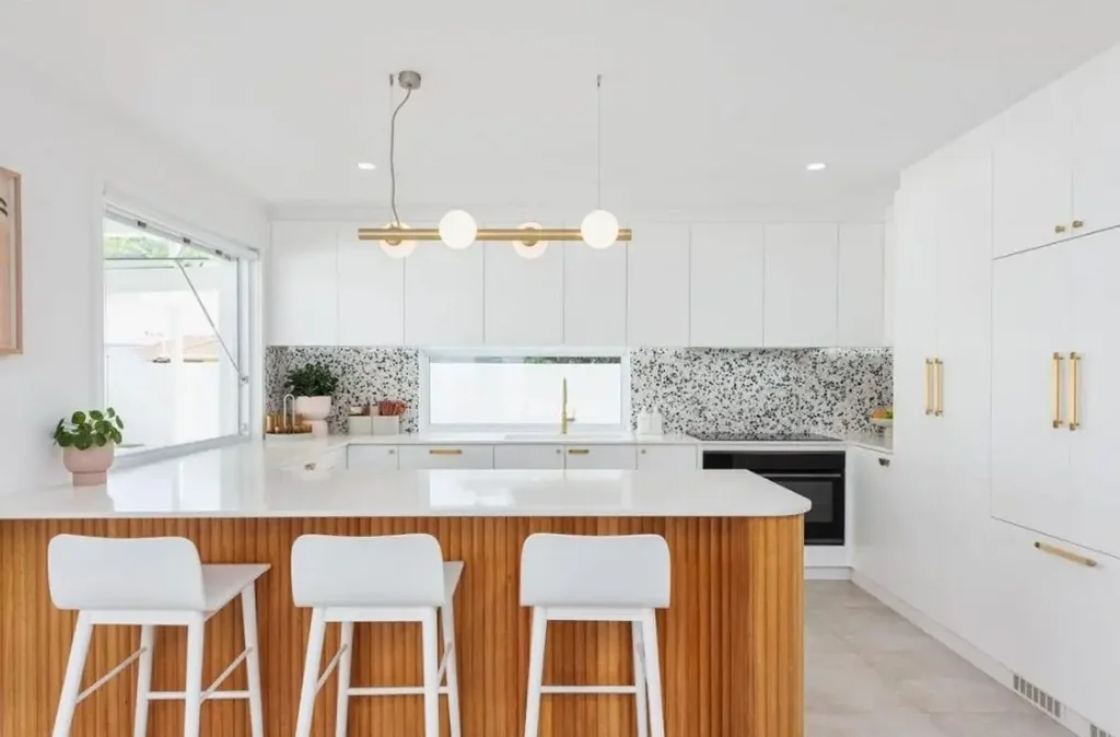 Fully Furnished Coastal Oasis – Move in & Indulge