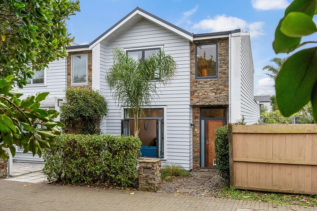 Te Atatu Peninsula 3ਬੈੱਡਰੂਮ Full of light, space in the Heart of Waimanu Bay
