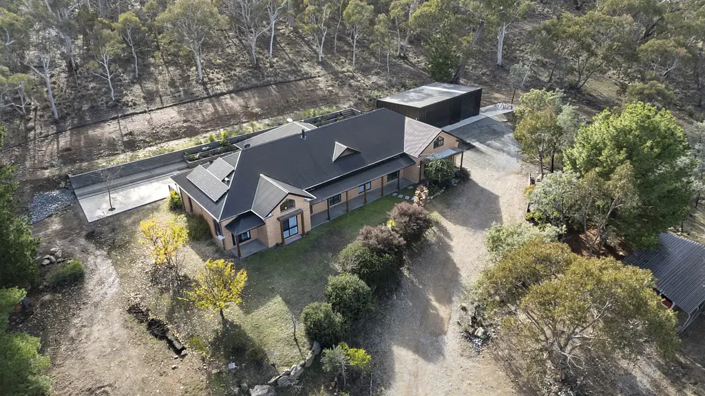 Bywong 5Zimmer The Complete Rural Package – Spacious Home, Huge Shed, Endless Possibilities