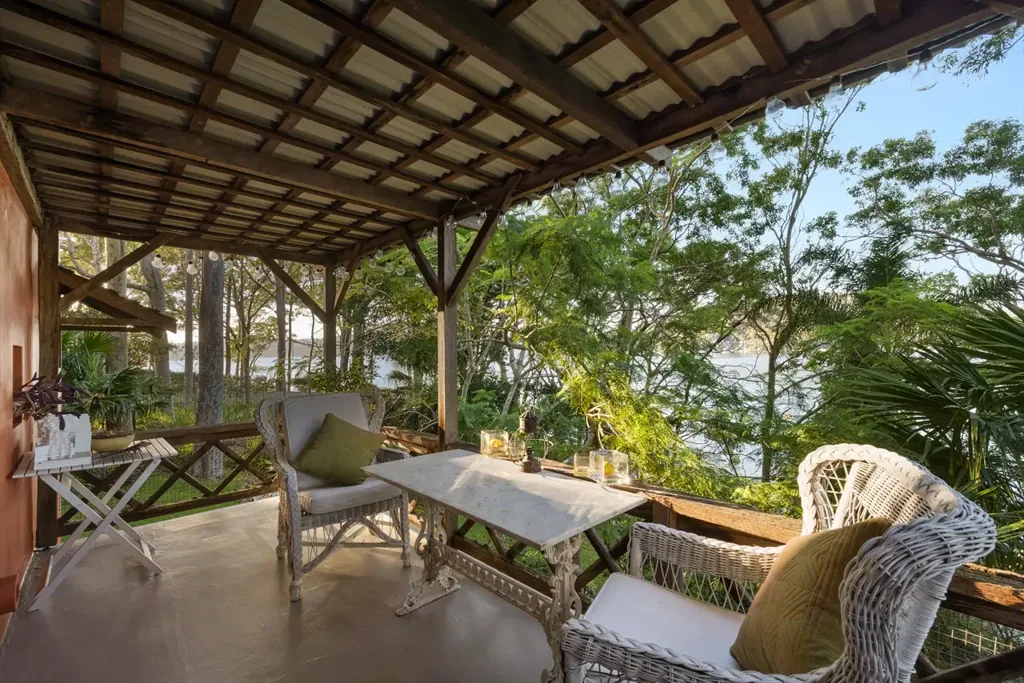Lovett Bay 3 Slaapkamer Iconic Artist�s Waterfront Residence � Mediterranean�Moroccan Sanctuary on the P