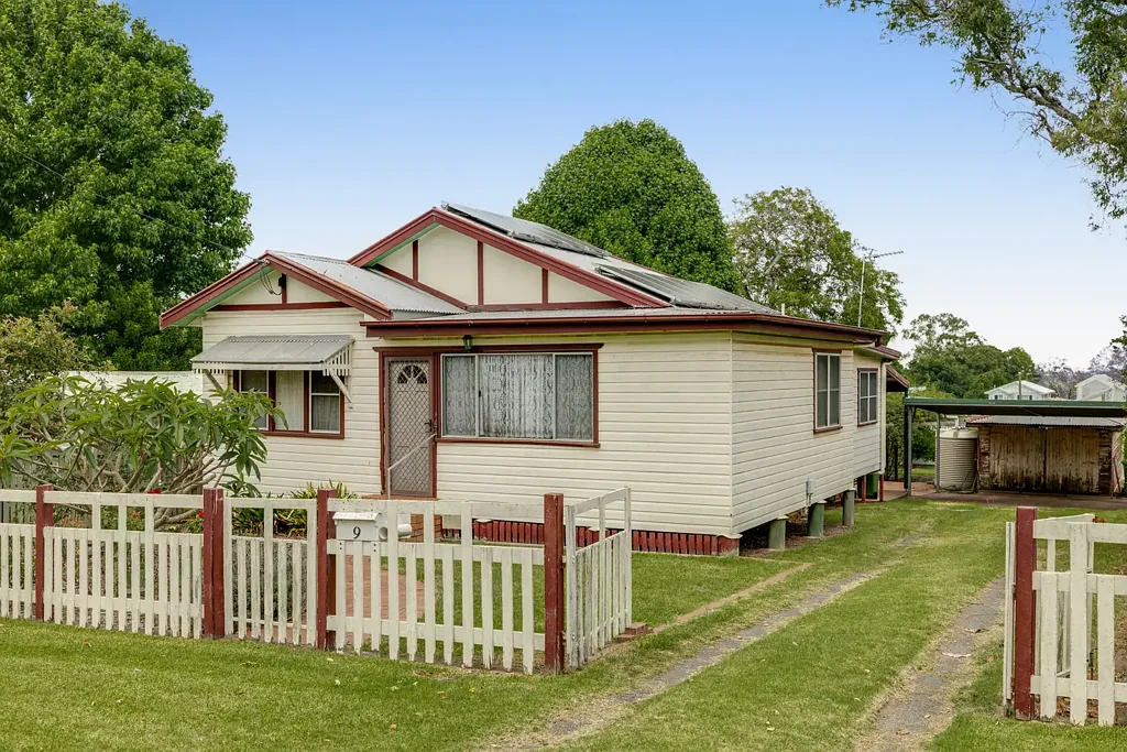 9 Beatty Street, Mount Lofty, QLD 4350