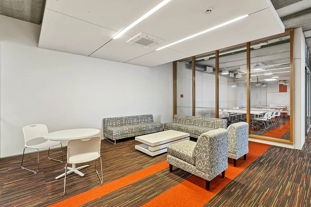 Ellerslie  SPECTACULAR MAIN HIGHWAY OFFICE