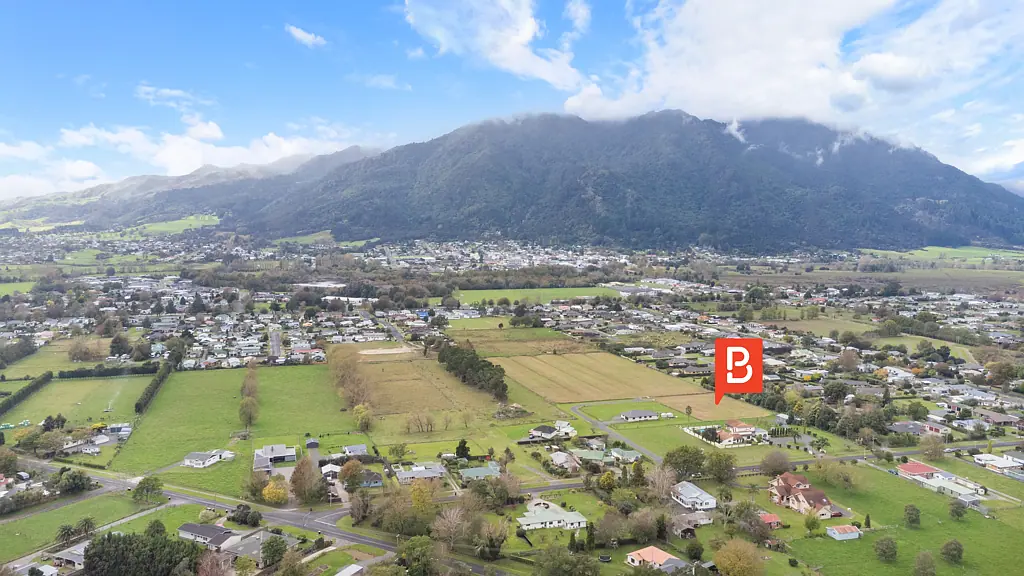 Te Aroha Here's land and view, now the rest is up to you!