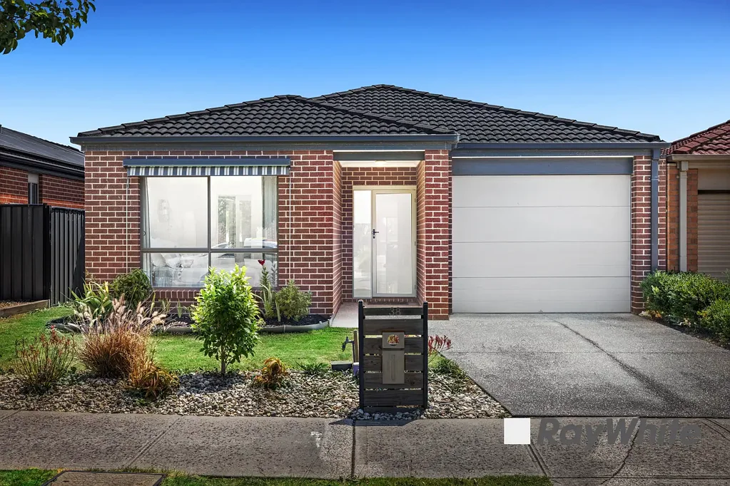 38 Falabela Road, Clyde North, VIC 3978