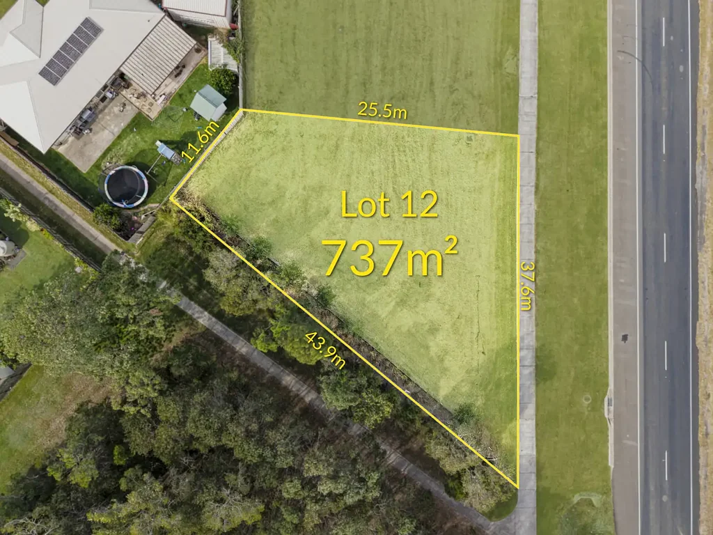 Caboolture DA批准四套联排 地段热门潜力 交通便利学校多 绿意环绕休闲足 快速发展走廊位 多种开发可能性 Exceptional Development Opportunity - Potential for 4 Townhouses