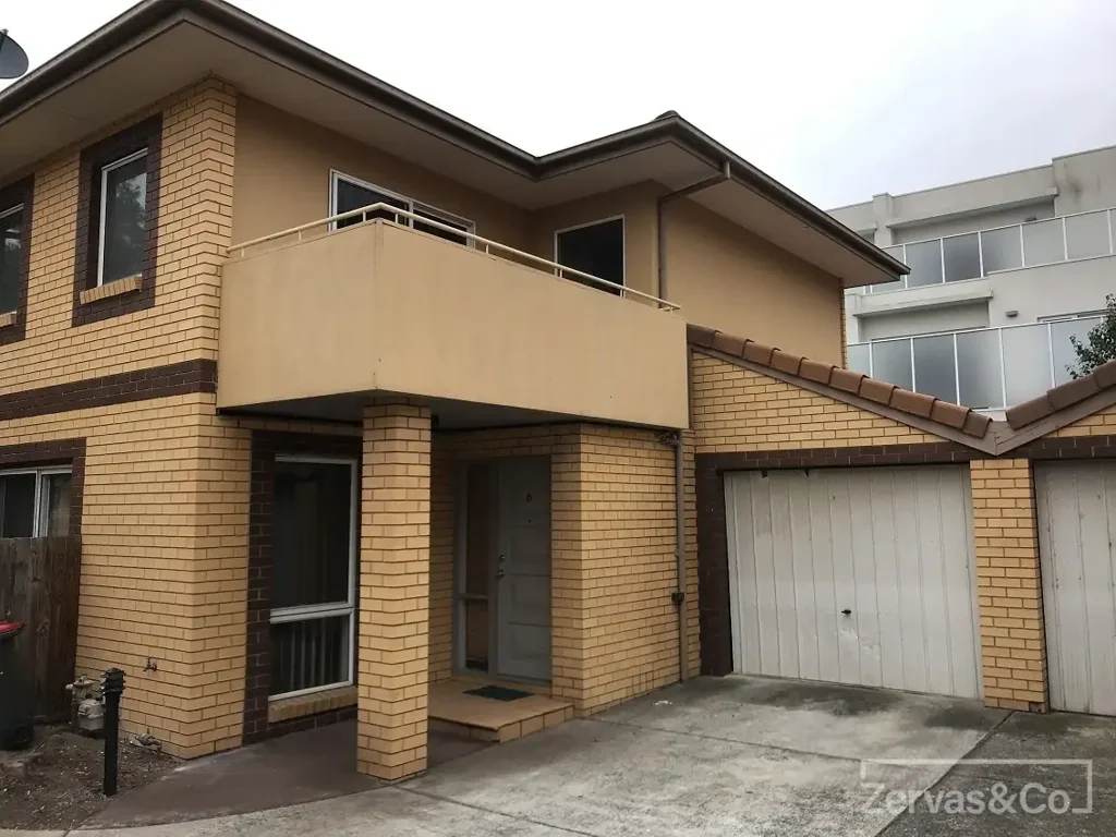 Modern Townhouse in a Prime Clayton Location