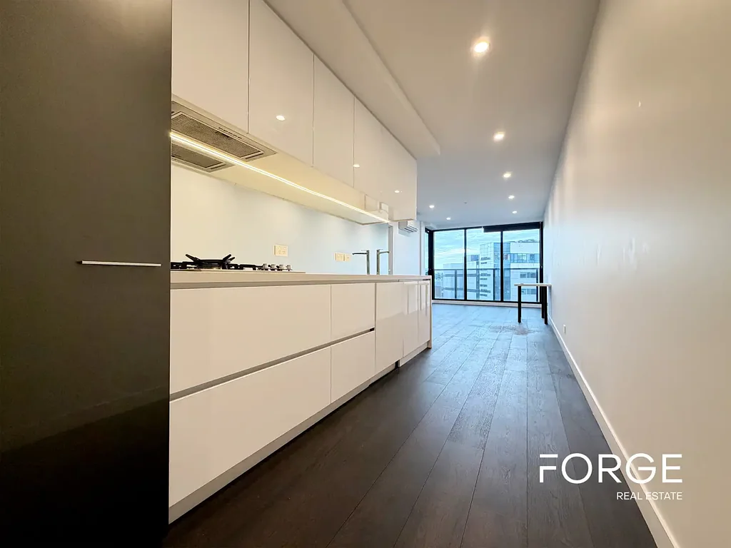 2 Bedroom+1 Bathroom, Opposite to Melbourne Uni, With Carpark