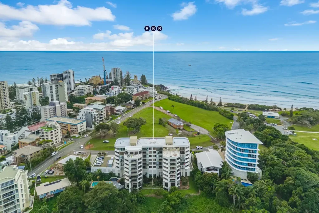 Tweed Heads 2Zimmer Renovated ground floor living with pool, privacy & stunning harbour views