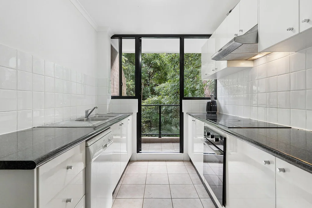 Chatswood 2कमरा Top floor sanctuary of light, space and leafy serenity moments to Metro