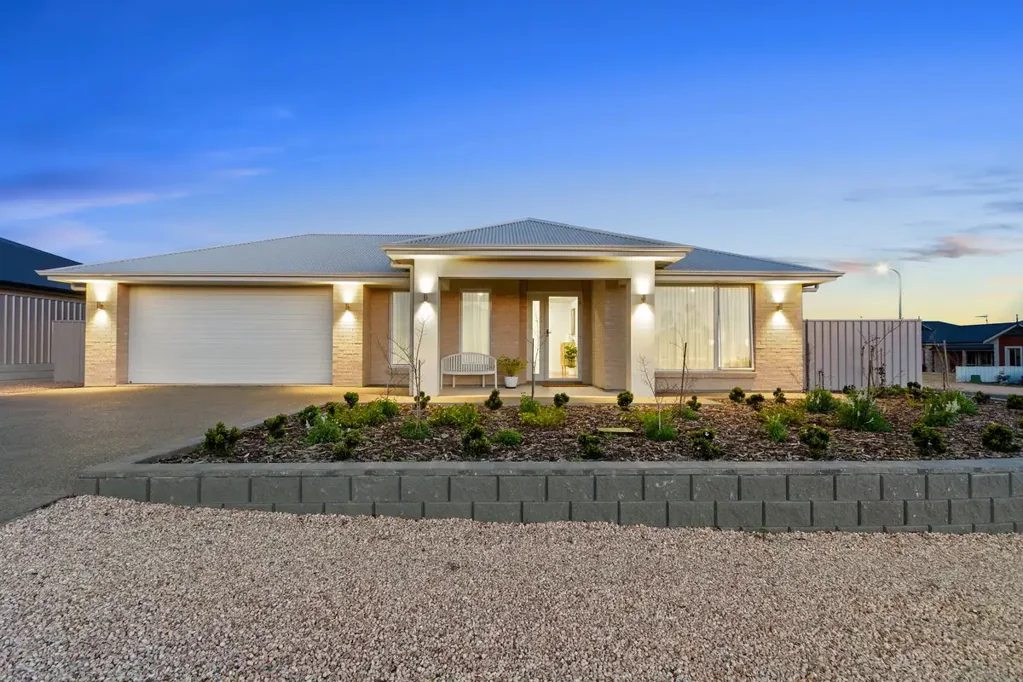 18 Stocker Street, Moonta Bay, SA 5558