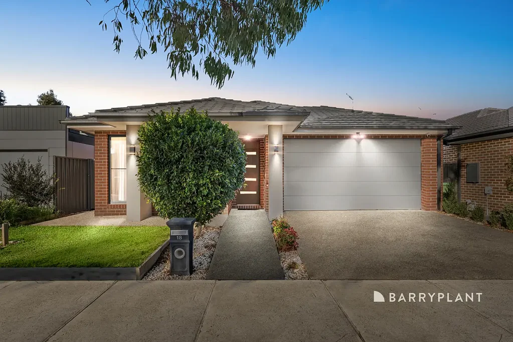 Pakenham 4 Bedroom STUNNING FAMILY HOME!