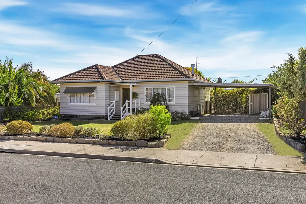 Stawell 3 Bedroom Absolute Show Stopper - Styled, Furnished, and Selling walk in walk out!